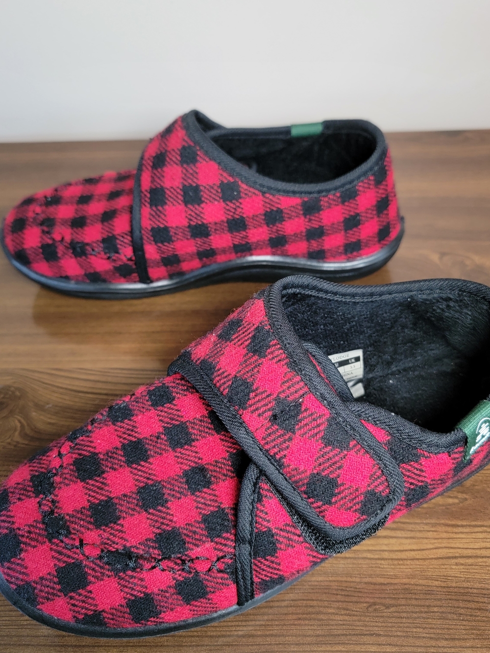 Kamik CozyLodge Kids Red and Black Plaid Slip-Ons- Size US 4/ EU 36/ UK 3.5 - Picture 2 of 5